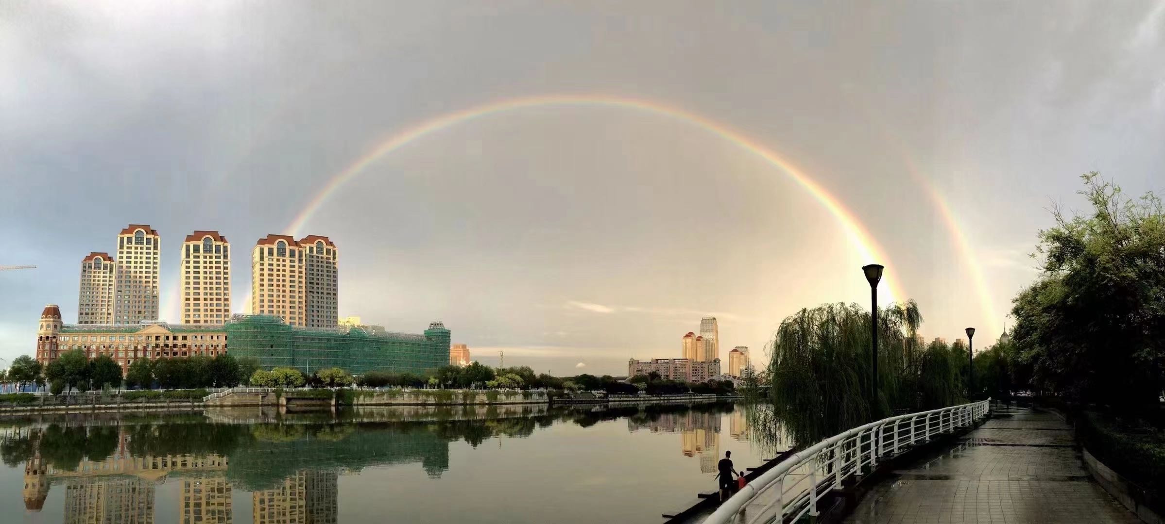 雨过天晴，津城雨后的彩虹。